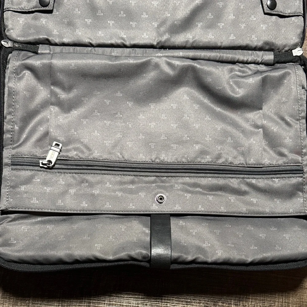TUMI Alpha Expandable Leather Briefcase/ 💼 Laptop Messenger Shoulder Bag